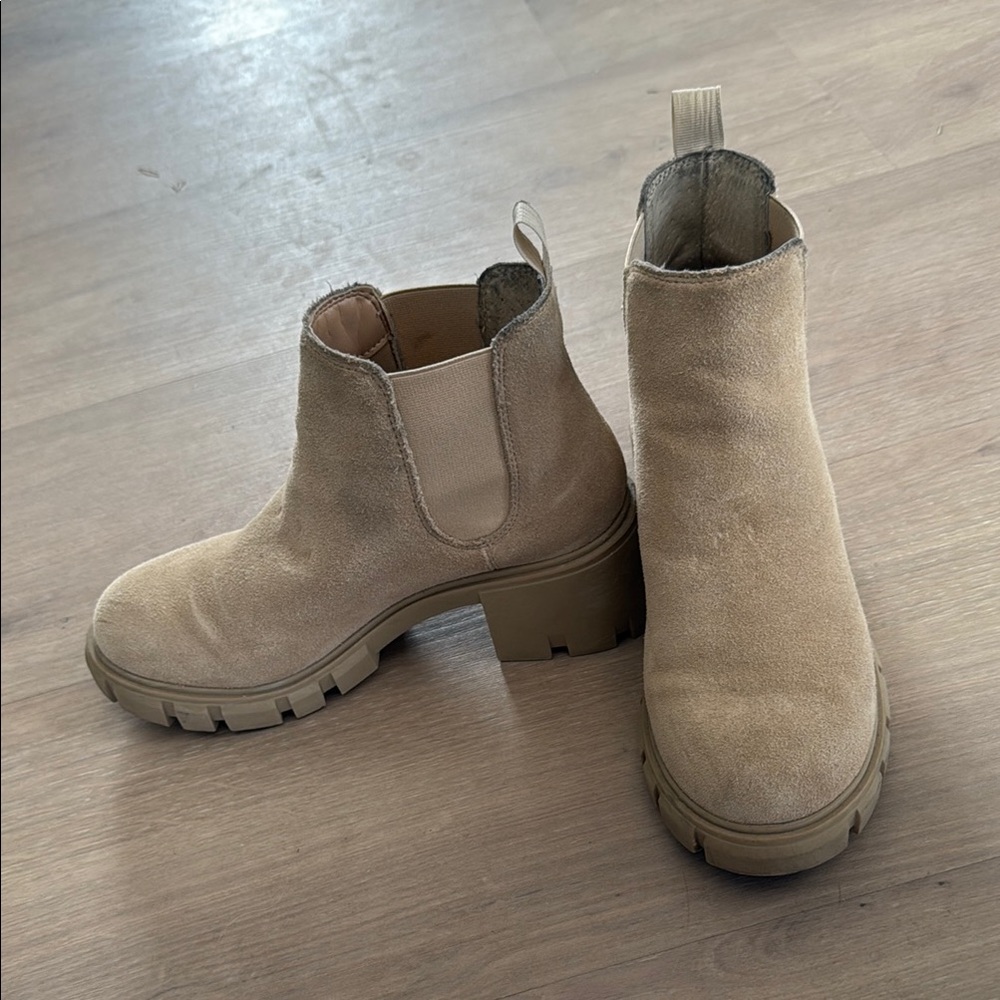 Steve Madden Women’s Sand Suede Howler Chelsea Boot